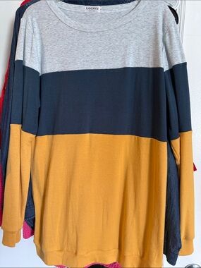 Locryz Women's Colorblock Long Sleeve Tee in Gray, Navy & Mustard